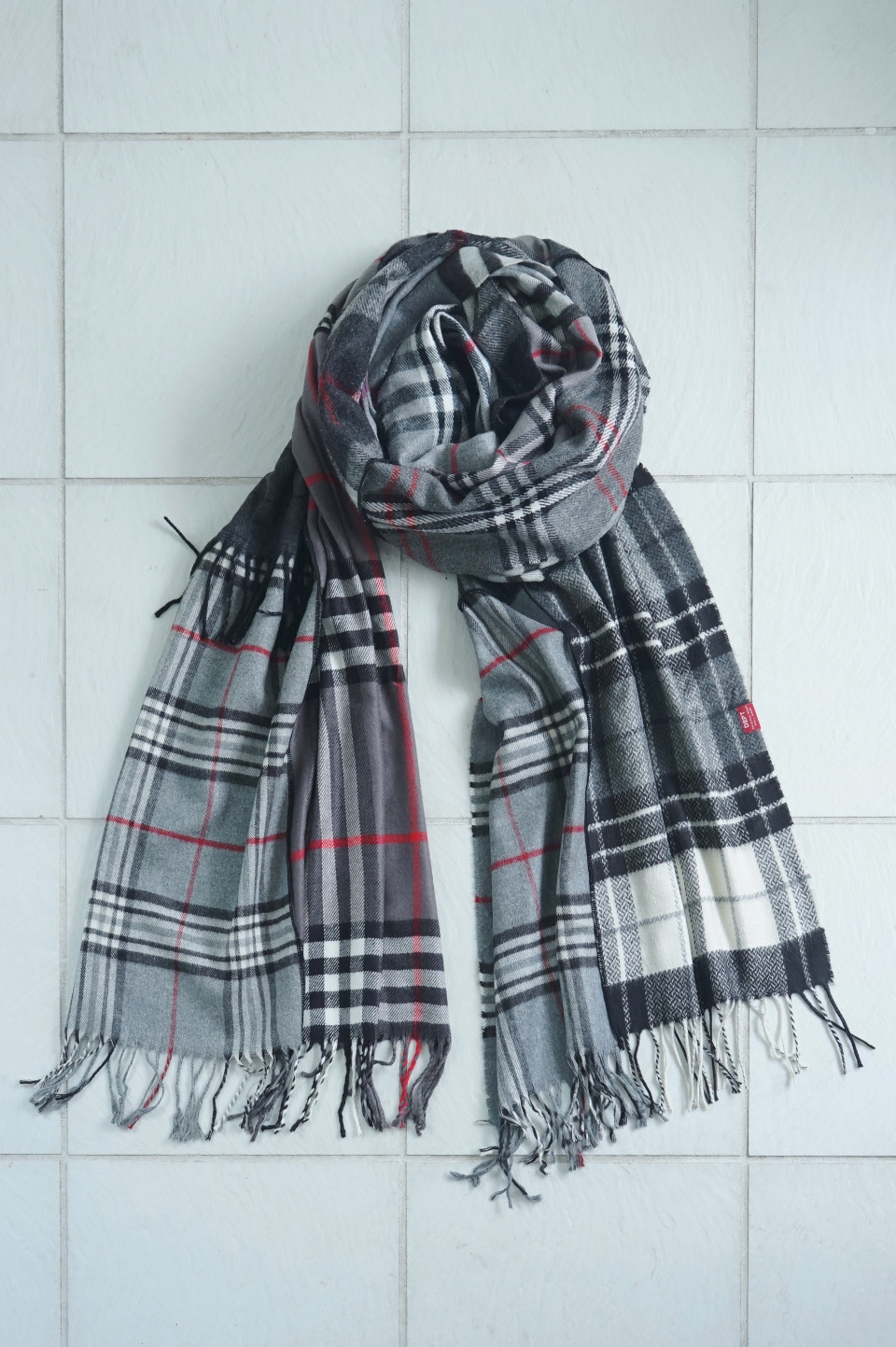 DEPT CRAZY CHECK LONG SCARF / 510 Grey tone